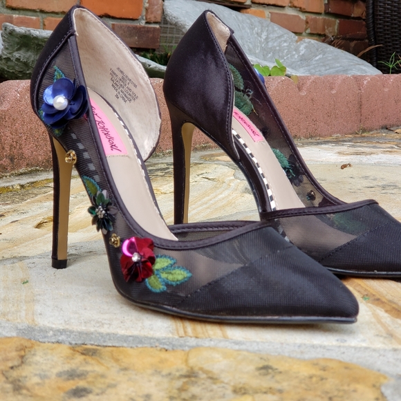 Betsy Johnson Jewel Pump - Picture 4 of 16